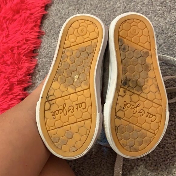 Cat and Jack size 6 toddler shoe - Picture 3 of 3